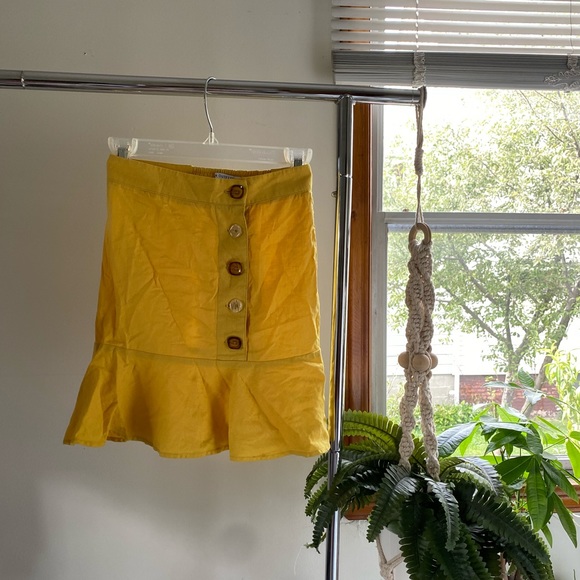 Urban Outfitters Yellow ruffled skirt with buttons - Picture 1 of 2